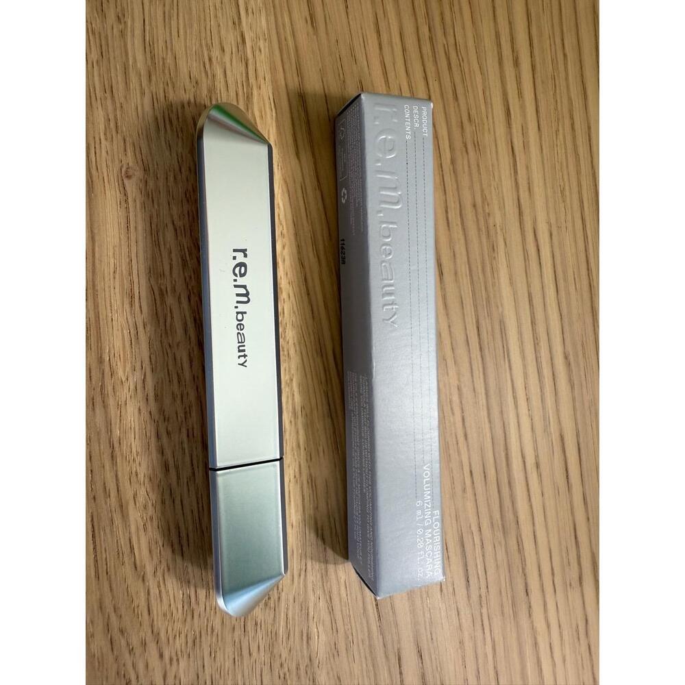 R.E.M. Beauty Volumizing Mascara Midnight Black - Picture 3 of 6